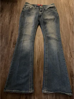 Y2K Red Rivet Light Wash Flared Embellished Jeans Sz 7 thumbnail 1