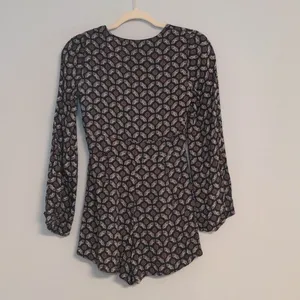 WYLDR Revolve Brand Geometric Long Sleeve V Neck‎ Romper Playsuit Extra Small thumbnail 8