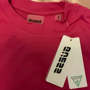 Guess Women's Active Short Sleeve Oversized Logo Cropped T-Shirt Pink Small NWT thumbnail 6