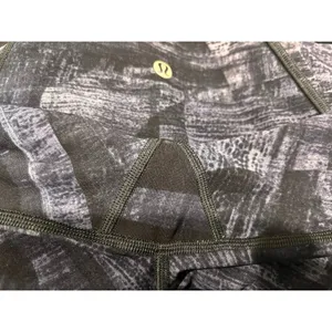 Lululemon Wunder Under Hi-Rise Tight Full-On Luxtreme 25”Midnight Navy Size 2 thumbnail 10