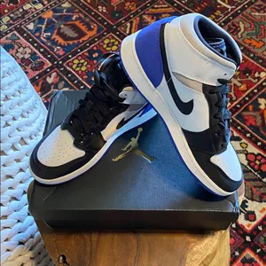 🆕 Nike Air Jordan 1 Royal Black Toe special edition thumbnail 5