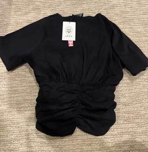 Cider Black Ruched-Hem Short Sleeve Top thumbnail 1