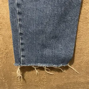 Old Navy Jeans Womens Sz 6 Sky High Extra Blue Distressed Raw Straight Leg Pants thumbnail 4