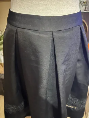 Express Women's Black Pleated Lined A-Line Midi Skirt Lace Floral Inset Size 8 thumbnail 3