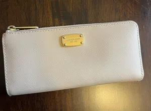 Michael Kors Wallet thumbnail 1