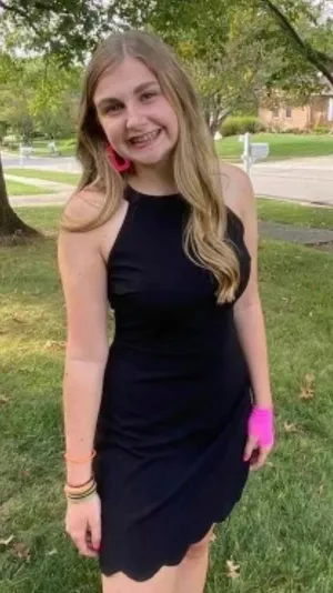 Black Dress thumbnail 1