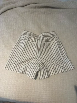 Banana Republic tie front shorts  thumbnail 2