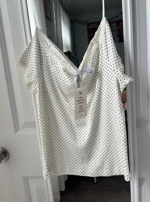 H&M Off-The-Shoulder Top thumbnail 1
