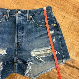 Levi's 501 Original Denim Shorts Womens 28 Distressed 2.5"‎ Festival Dark Wash thumbnail 11