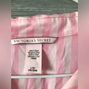 Victoria’s Secret satin pajama top. Large. Pants not‎ included thumbnail 2