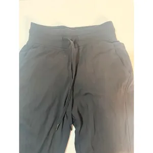Lululemon Pants women size 2 thumbnail 9