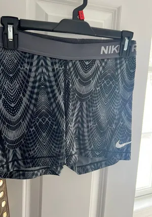 Nike pros thumbnail 1
