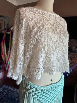 Crop Top White Size M thumbnail 3