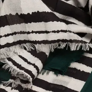 ✨Hp✨Two-Tone Printed Scarf✨ thumbnail 2