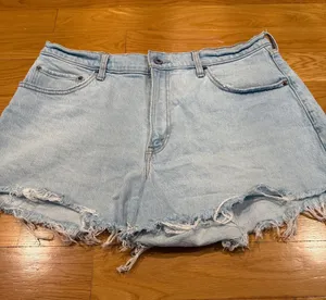 Abercrombie & Fitch the 90s relaxed high rise cutoff jeans shorts size 32 . thumbnail 1