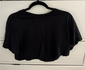 Black Athletic T Shirt Size 4 thumbnail 1
