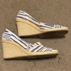 Toms‎ White Blue Stripe Canvas Rope Peep-Toe Wedges Womens Size 8.5 thumbnail 2