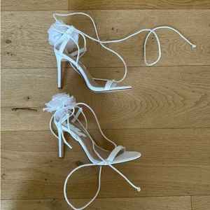 Gianni Bini x Caelynn Bell - Papillon Flower Ankle Wrap Strappy Sandals in White thumbnail 2