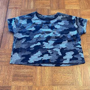 Lululemon camo print  crop top thumbnail 1
