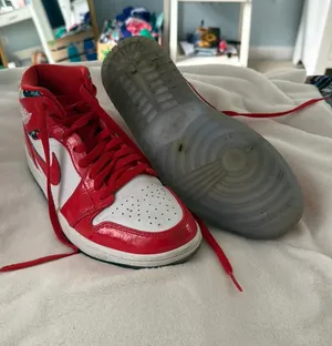 Retro Jordan Red Lightning Air 4 thumbnail 1