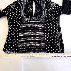 Rip Curl Womens Small Black White Geometric Print Mock Neck Keyhole Blouse Top‎ thumbnail 7
