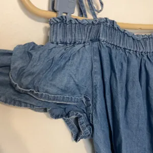 Anne Taylor Loft Petites Chambray Off Shoulder Top Women’s Size M/P thumbnail 4