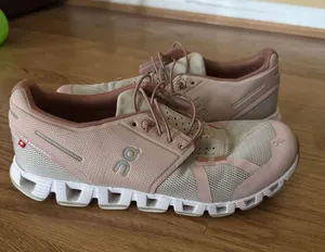 Running Shoes thumbnail 1