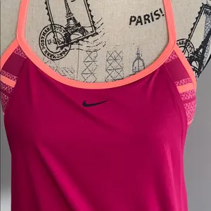 Nike workout top thumbnail 2