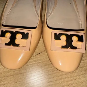 Tory Burch Gigi Pump Soft Patent Leather Heels | Beige | Women’s Size US 10.5‎ thumbnail 2