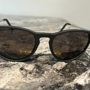 Stylish Black Sunglasses thumbnail 2