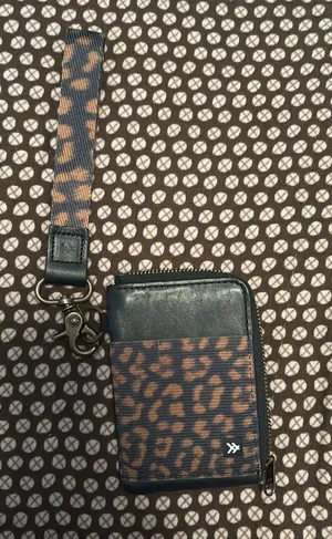 Thread Wallets + Keychain thumbnail 1