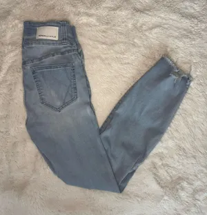 Kendall + Kylie The Babe Skinny Jeans Size 22 Light Wash Distressed thumbnail 1