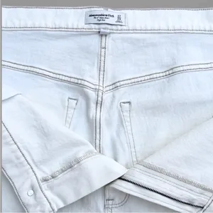 NWT Abercrombie & Fitch The 4" Mom Short High Rise Curve Love soft White Sz. 24 thumbnail 3