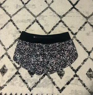 Lululemon Speed Up Shorts 2.5" Low-Rise thumbnail 2
