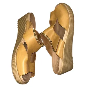 Crocs Gold Wedge Sandals Women's Size 9 Rhinestone Comfort Slides Metallic‎ thumbnail 5