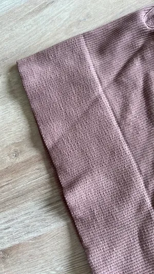 Pitaya cropped seamless v-neck top thumbnail 5