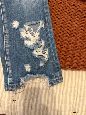Vervet Distressed Jeans thumbnail 3