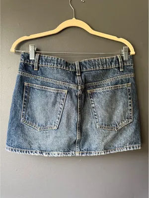 Zara Denim Mini Skirt in Size Small thumbnail 4