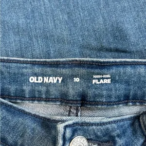 Old navy high rise flare blue solid wash jeans in size 10 thumbnail 6
