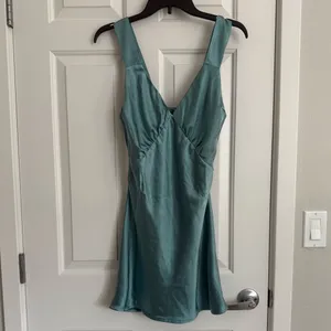Few Moda kourt Jules Satin Mini Slip Dress - Size S‎ - Turquoise - NWT thumbnail 4
