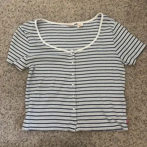 Levi’s short sleeve button down Ribbed Tee Shirt thumbnail 2