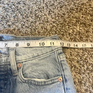 GAP Denim Cheeky‎ Straight Jeans Light Wash Ripped Distressed Raw Hem Size 00 24 thumbnail 6