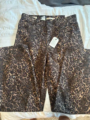 Baggy Dad Levi’s Jeans, mid rise leopard print 27x32 thumbnail 1