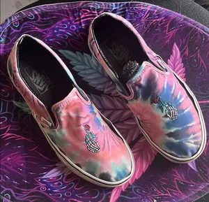 Vans Women's Tie-Dye Slip-On Shoes skeleton holding rose GUC needs cleaning thumbnail 1