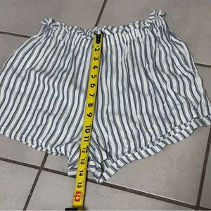 Hollister Women Elastic Waist Ultra High Rise Stripe Shorts White Size‎ S thumbnail 5