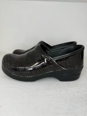 Dansko Black clogs with subtle grid pattern #clogs #comfort size 40 USA 9.5-10 thumbnail 3