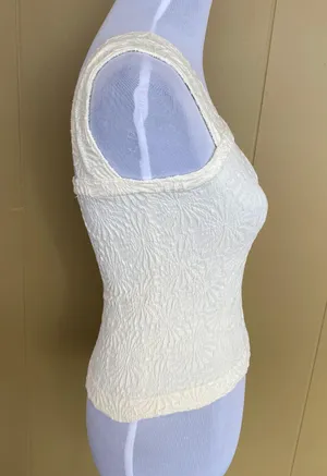Women XS floral textured wide strap tank top cream color thumbnail 3