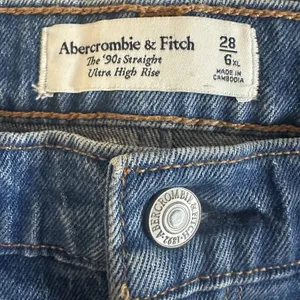 Abercrombie & Fitch 90s Straight Ultra High Rise Jeans Womens 28/6XL Medium Wash thumbnail 5