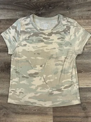 Urban Outfitters BDG Camo Baby Tee Shirt Women’s Medium thumbnail 1