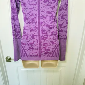 Lululemon Women’s 6 Purple Top Run Swiftly Tech Long Sleeve‎ Yoga Athleisure thumbnail 5
